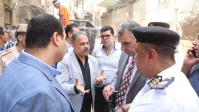 محافظ الشرقية يُتابع الإجراءات الميدانية بحادث سقوط منزل قديم بشارع مولد النبي بمدينة الزقازيق 