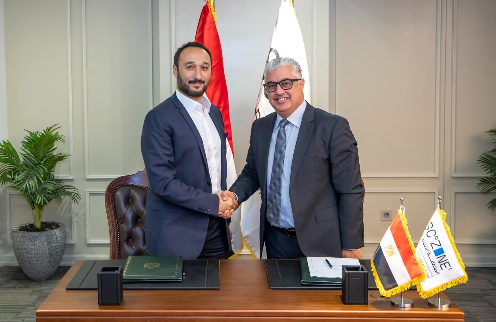 الرئيس الاقتصادي لقناة السويس يوقع عقد إنشاء مصنع "نيل أورميه-نيل أورمي" التركي لصناعات المنسوجات والملابس بالقناطرة غرب
