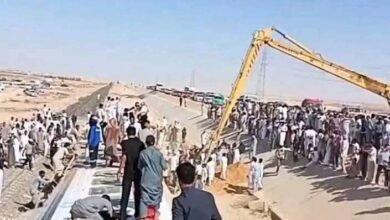 الدفع بـ20 سيارة إسعاف.. مصرع 3 وإصابة 54 في انقلاب عربة قطار ركاب بـ مطروح 
