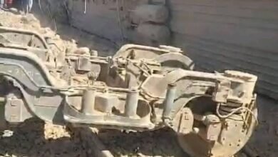 النيابة تعاين مكان حادث مطروح.. وتحقق مع سائق القطار
