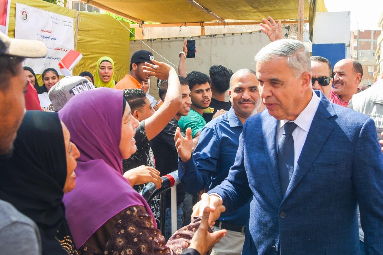 "من قلب الحدث.. محافظ الإسكندرية يتابع انتخابات الشيوخ لحظة بلحظة لضمان سير العملية بسلاسة" 2 "من قلب الحدث.. محافظ الإسكندرية يتابع انتخابات الشيوخ لحظة بلحظة لضمان سير العملية بسلاسة"