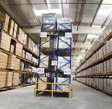 ترامب.. مساعدات غذائية أمريكية مكدسة تكفي 60 مليون شخص تواجه خطر التلف