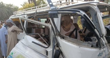 إصابة 20 شخصا في حادث تصادم سيارتين بـ دمياط