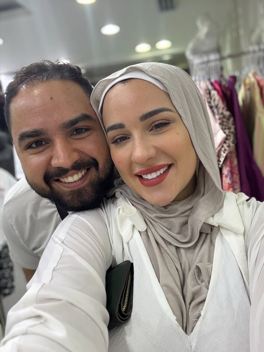 الحمد لله مكنش عندي غير طرحة واحدة:أسما شريف منير تعلن ارتداء الحجاب