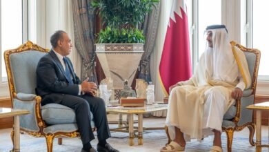 وزير الخارجية ينقل رسالة تضامن ودعم من فخامة الرئيس إلى أخيه سمو الشيخ تميم بن حمد آل ثاني أمير دولة قطر الشقيقة
