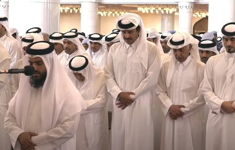 أمير قطر يتقدم مراسم تشييع ضحايا الهجوم الإسرائيلي على الدوحة