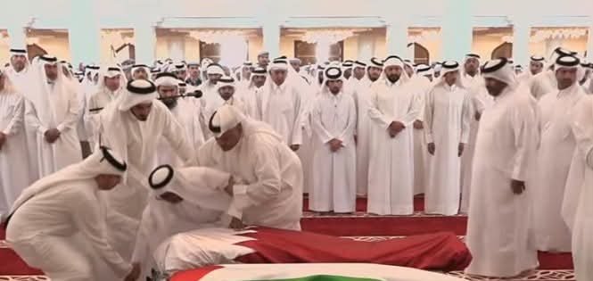 أمير قطر يتقدم مراسم تشييع ضحايا الهجوم الإسرائيلي على الدوحة