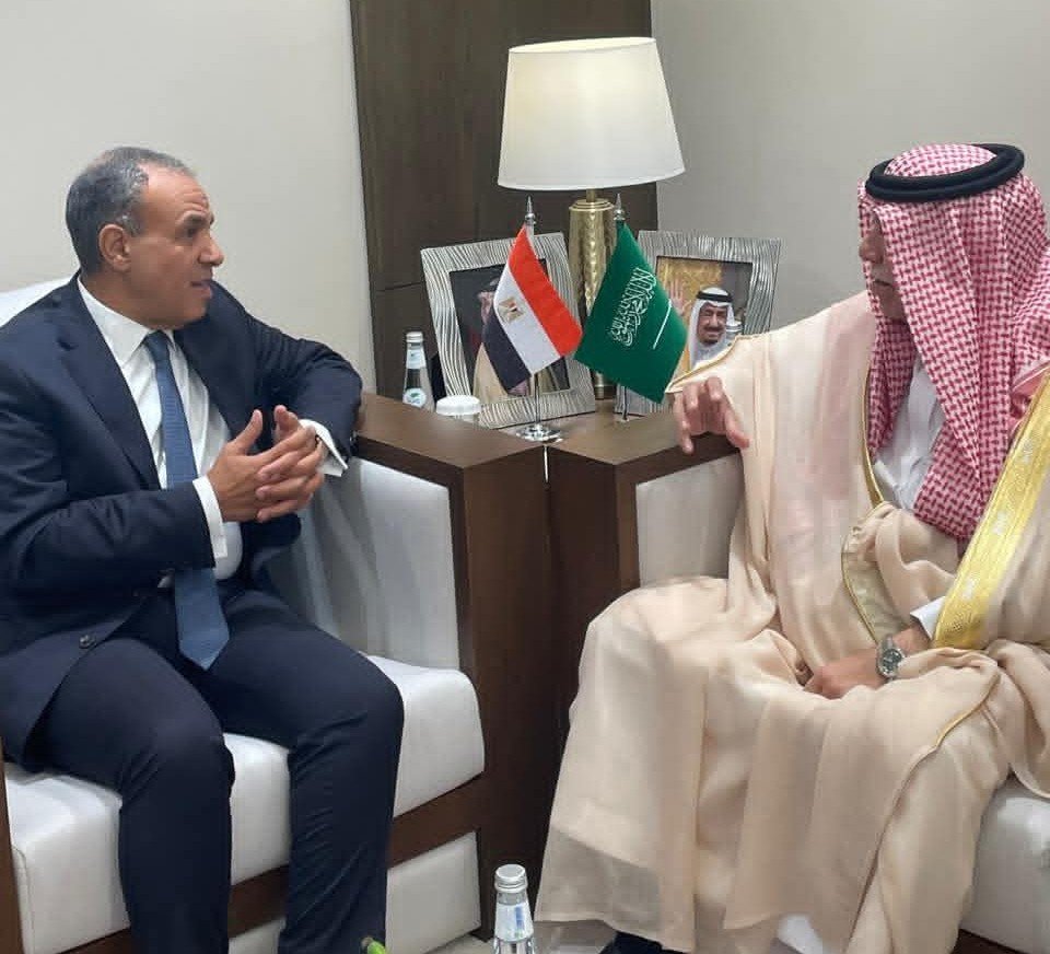 وزير الخارجية يلتقي وزير التجارة السعودي