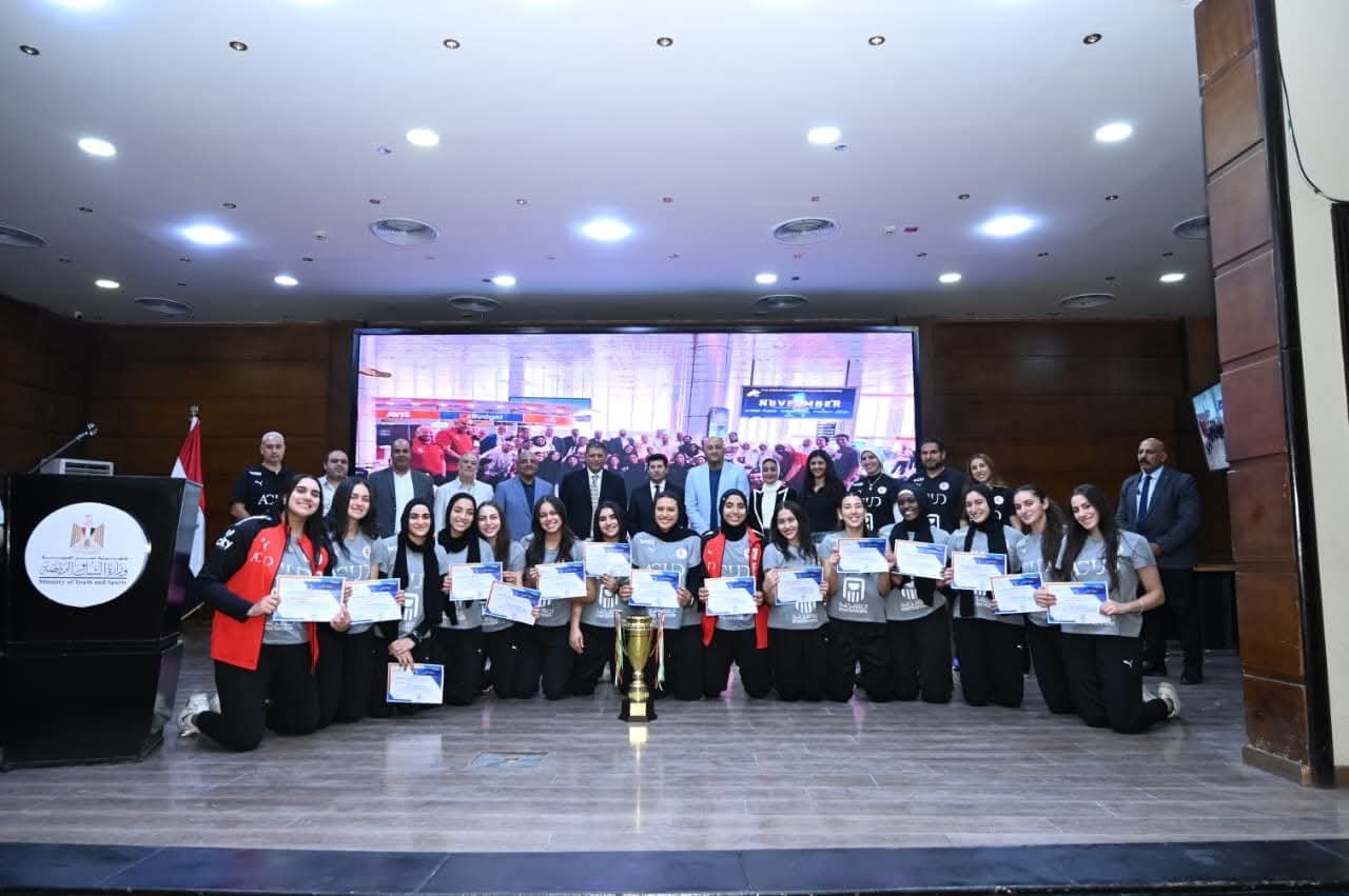 وزير الرياضة يكرم بطلات مصر لكرة اليد والسلة بعد التتويج ببطولة إفريقيا