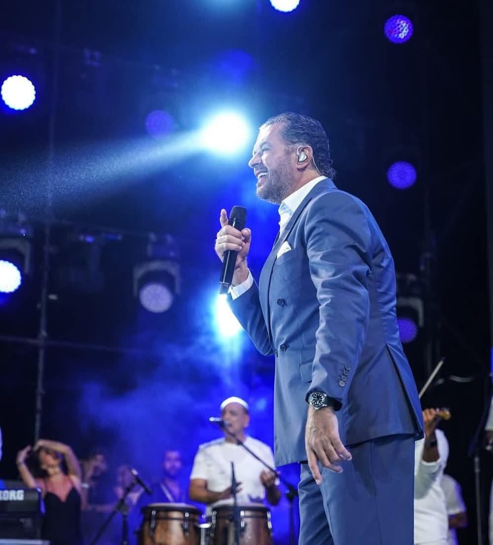 جمهور كامل العدد.. راغب علامة يحي حفلًا في مراسي