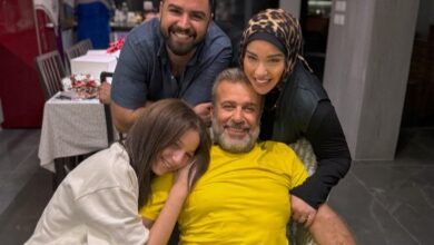 وبالوالدين احسانا .. اسما شريف منير فى تجمع مع عائلتها