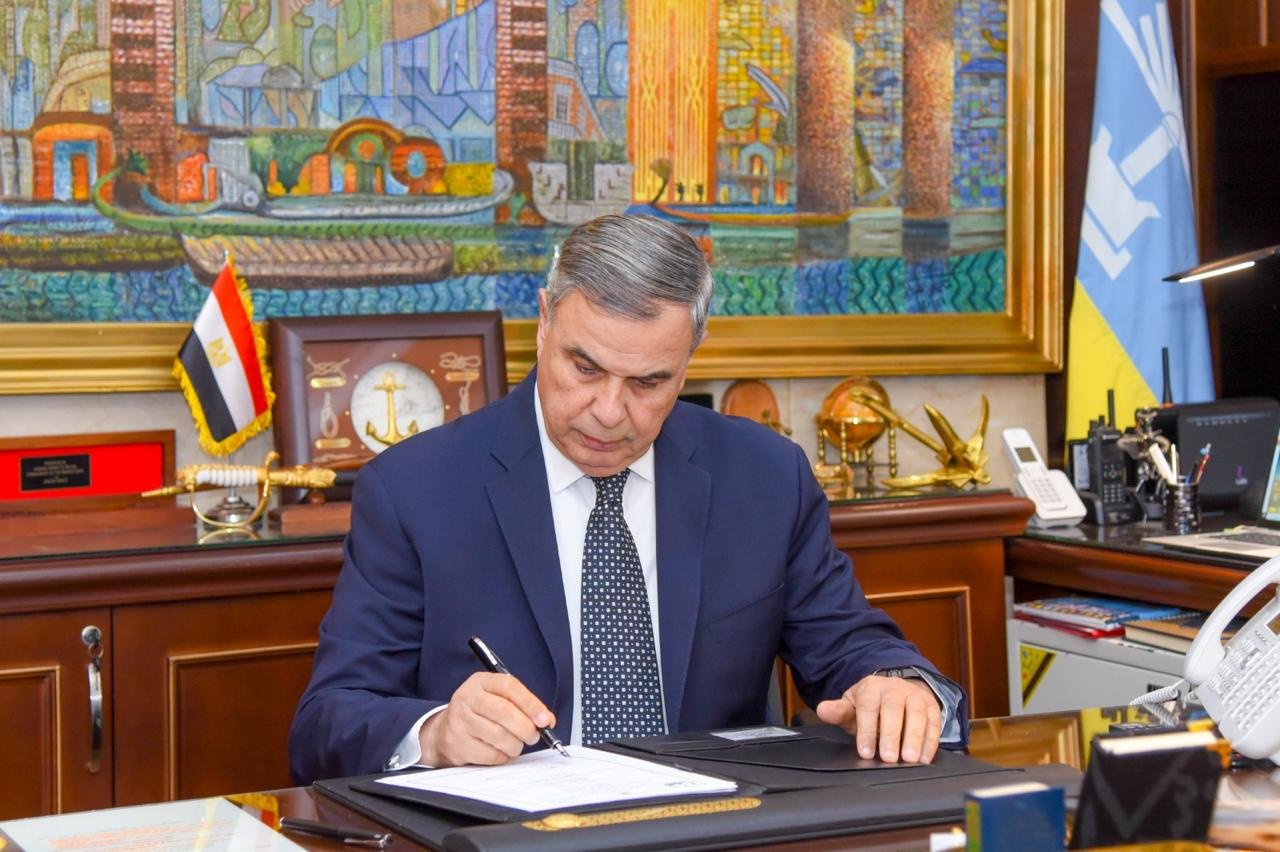 محافظ الإسكندرية يعتمد المرحلة الثالثة لتنسيق القبول بالصف الأول الثانوي العام بمجموع (215) درجة للعام الدراسي 2025 / 2026