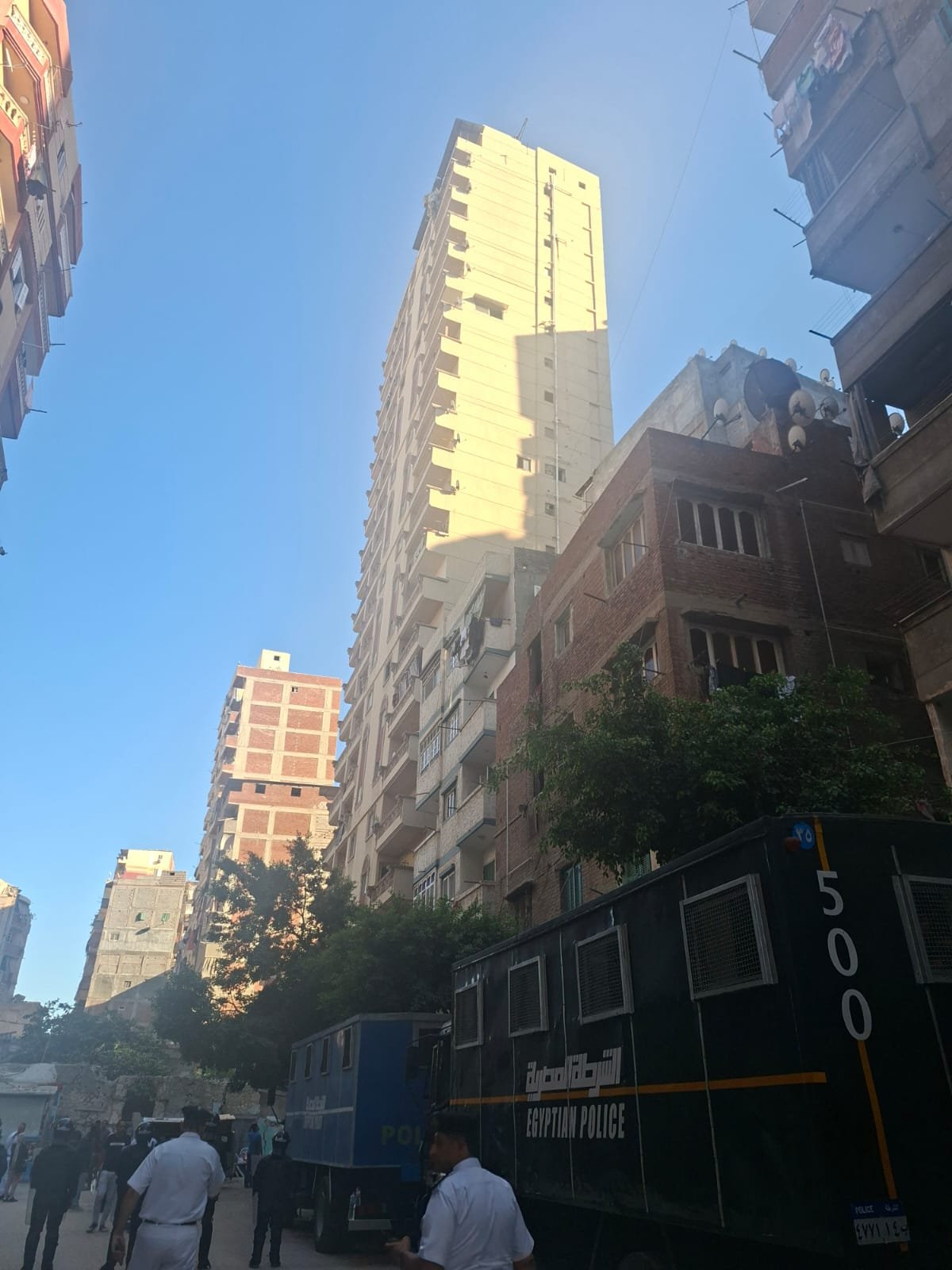 إخلاء وإزالة أدوار مخالفة بعقار مائل في المندرة.. والإسكندرية تؤكد: لا تهاون في حماية الأرواح