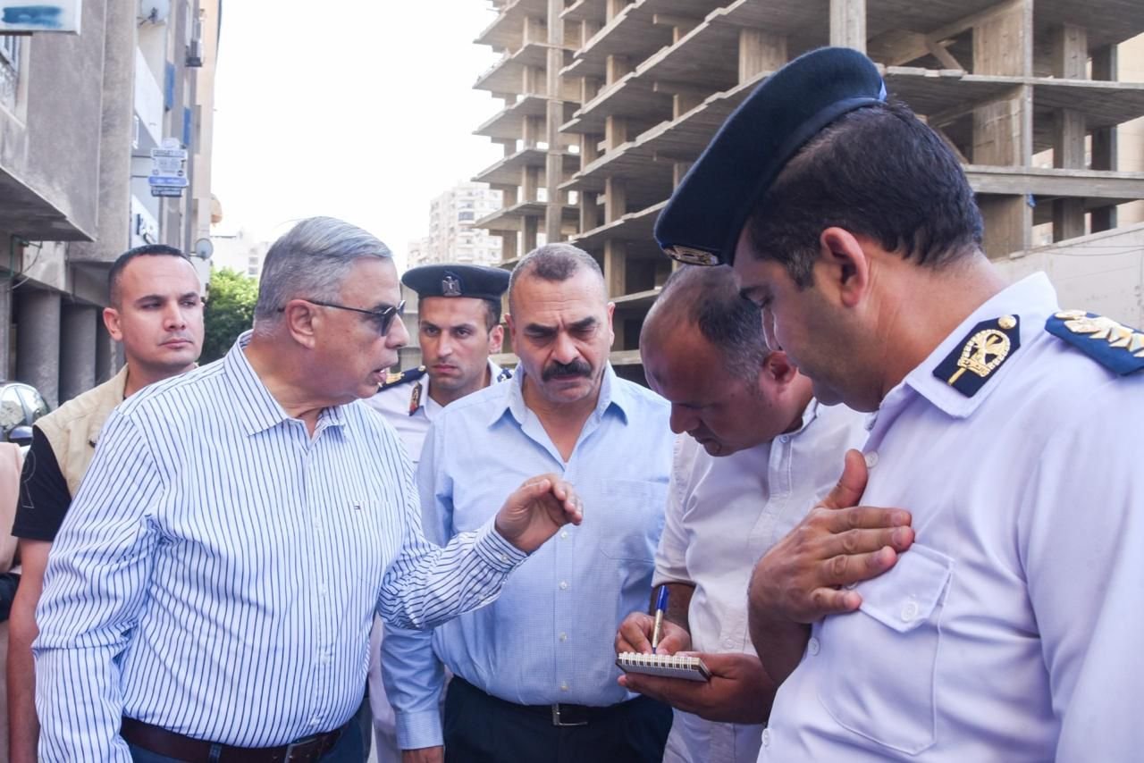 جولة مفاجئة لمحافظ الإسكندرية بسيدي جابر: مهلة 24 ساعة لإزالة تعديات الكافيهات وتنظيم المرور