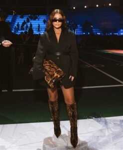 "صبا مبارك" تخطف الأنظار بإطلالة جريئة وأنيقة في أسبوع باريس للموضة 4 "صبا مبارك" تخطف الأنظار بإطلالة جريئة وأنيقة في أسبوع باريس للموضة