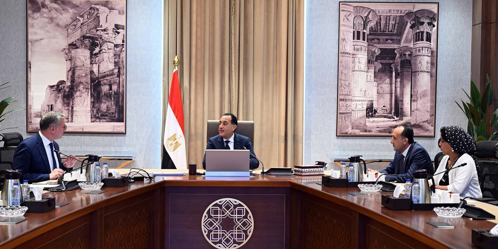 رئيس الوزراء يلتقي وزير البترول والثروة المعدنية لاستعراض عددٍ من ملفات العمل