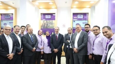 وزير الاتصالات يزور مدرسة WE للتكنولوجيا التطبيقية ومركز مبيعات قنا المستجدة التابع لشركة WE