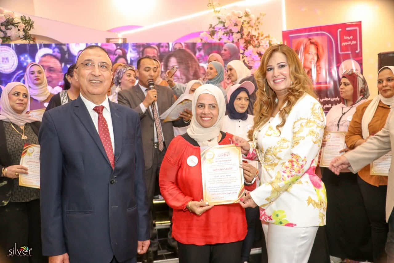 جريدة عالم النجوم تكرم المتميزين في مبادرة “ساهم.. ساعد.. شارك” بالإسكندرية