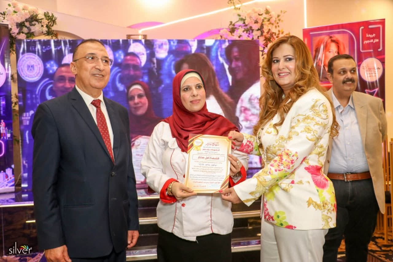 جريدة عالم النجوم تكرم المتميزين في مبادرة “ساهم.. ساعد.. شارك” بالإسكندرية