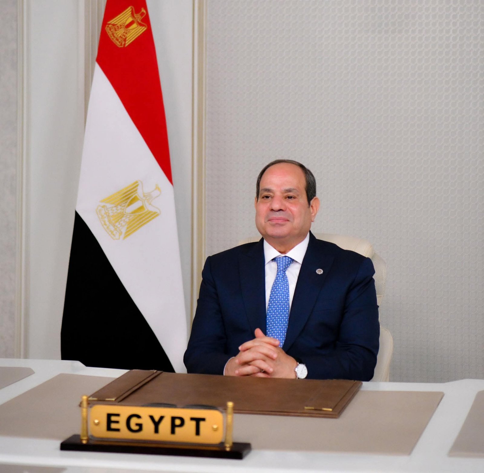السيسي يصل مقر انعقاد قمة شرم الشيخ لاستقبال قادة وزعماء العالم