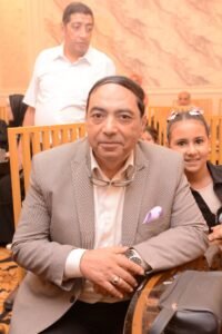 الفنان عمرو أحمد يشارك في مبادرة “ساهم.. ساعد.. شارك” ويدعم أصحاب المشاريع الصغيرة بالإسكندرية