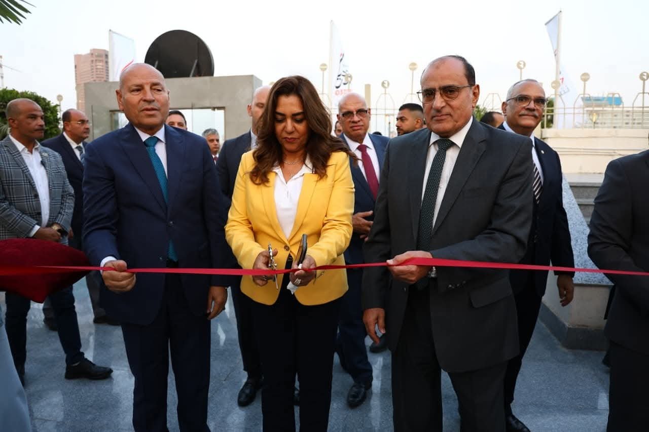 وزيرة التنمية المحلية ومحافظ القاهرة يفتتحون أعمال تطوير حديقة المسلة التراثية بالزمالك