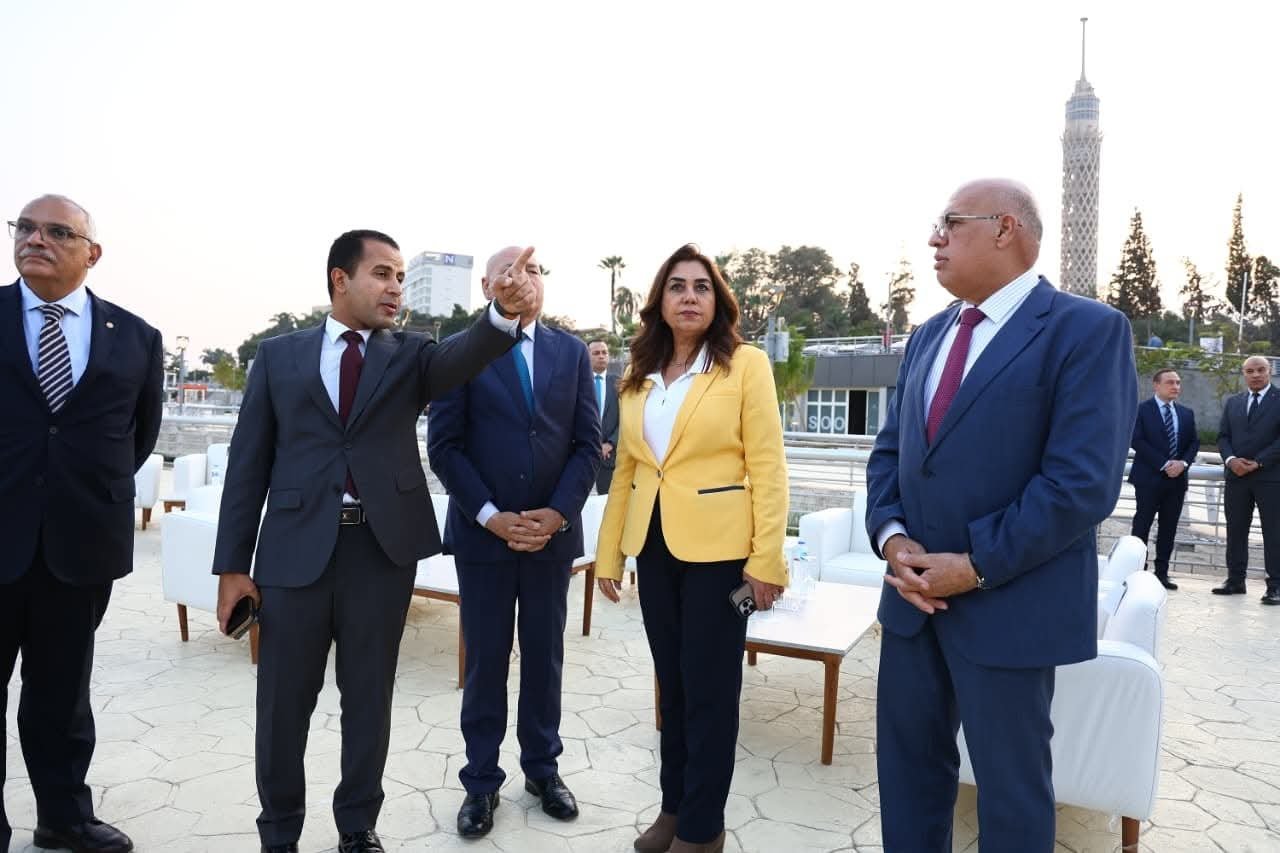 وزيرة التنمية المحلية ومحافظ القاهرة يفتتحون أعمال تطوير حديقة المسلة التراثية بالزمالك