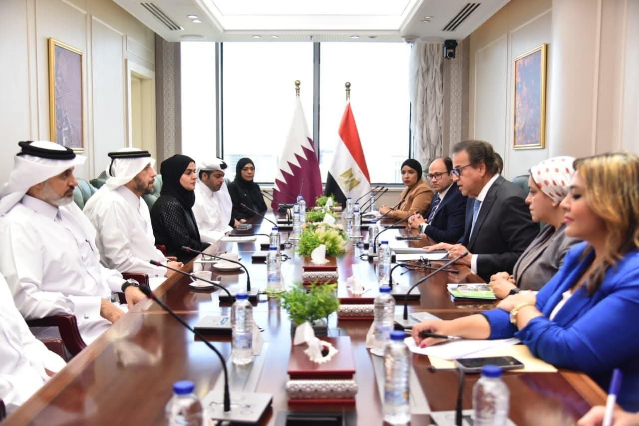 وزير الصحة يستقبل وزير الصحة العامة بدولة قطر لبحث سبل التعاون المشترك 2 وزير الصحة والسكان يستقبل وزير الصحة العامة بدولة قطر لبحث سبل التعاون المشترك