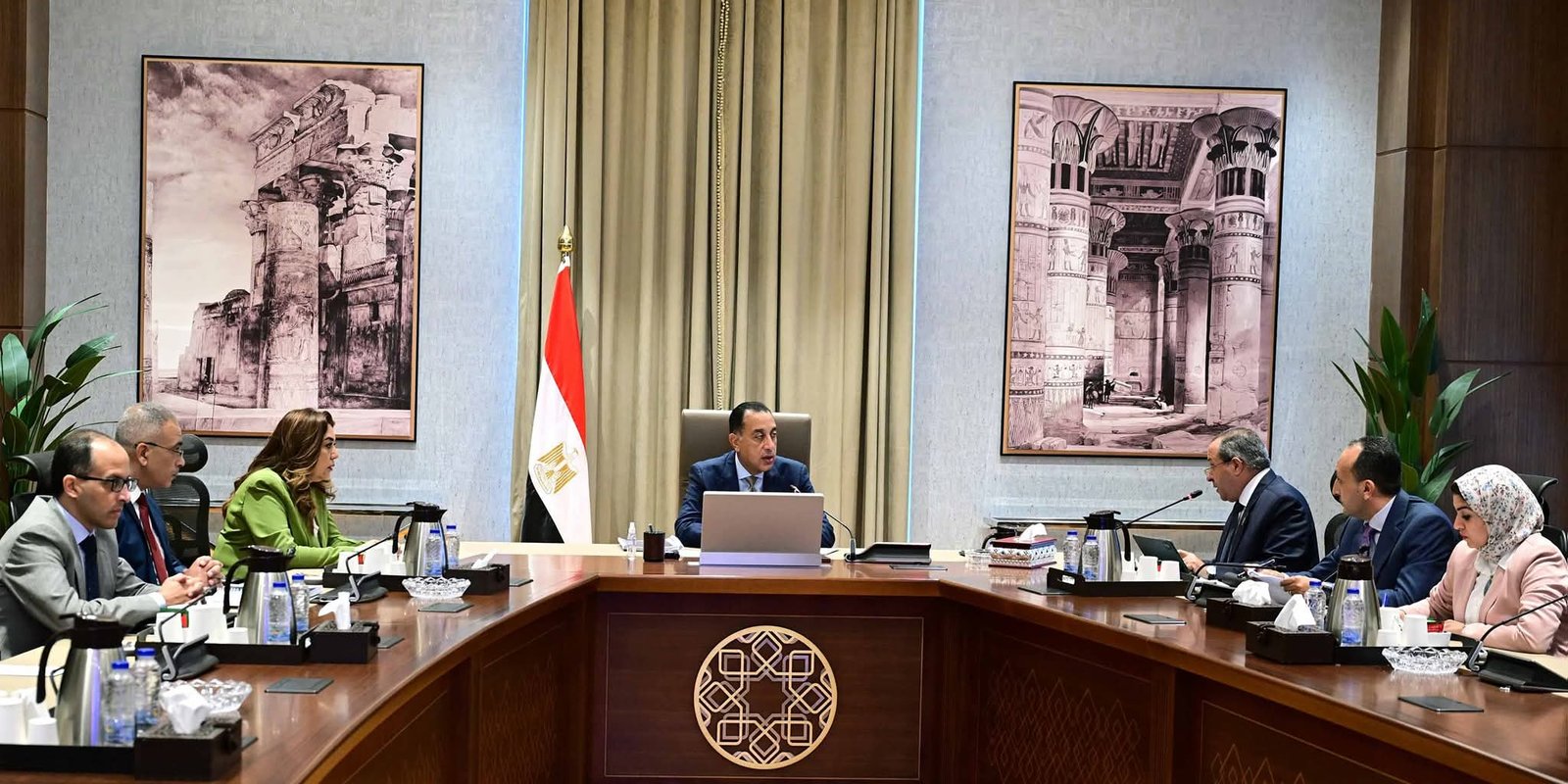 رئيس الوزراء يتابع مع محافظ بورسعيد عددًا من المشروعات الاستثمارية الجاري تنفيذها في المحافظة
