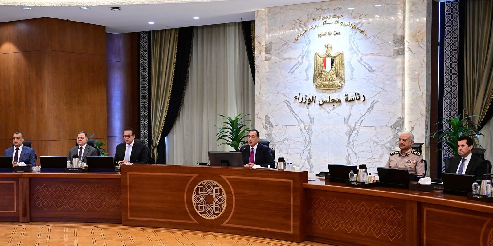 رئيس الوزراء يترأس الاجتماع الأسبوعي للحكومة 2 رئيس الوزراء يترأس الاجتماع الأسبوعي للحكومة
