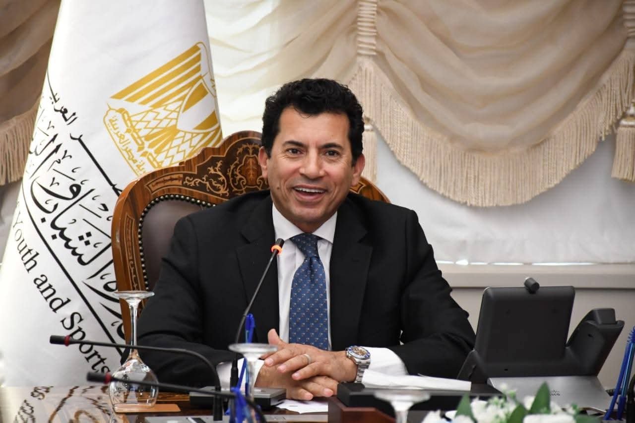 وزير الشباب يُهنئ البطل يحيى النوساني بعد فوزه على اللاعب الإسرائيلي وتأهله إلى ربع نهائي 