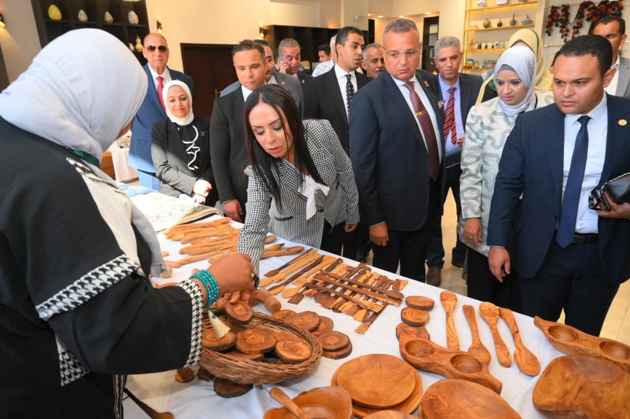 وزيرة التضامن الاجتماعي ومحافظ جنوب سيناء يتفقدان القرية التراثية بمدينة شرم الشيخ