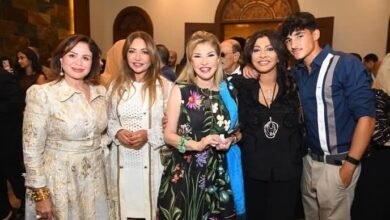 ليلى علوي تشارك بصور من حقل زفاف نجل هاني رمزي