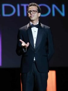 من مهرجان الجونة.. طه دسوقي يقدم فقرة كوميدية ساخرة