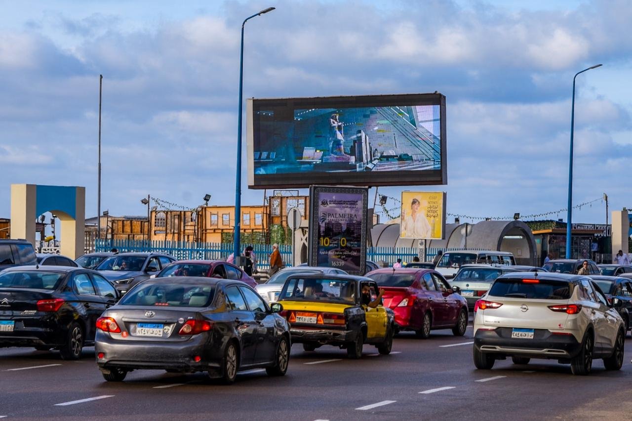 الإسكندرية تتزين لافتتاح المتحف المصري الكبير.. 22 شاشة عملاقة تنقل الحدث التاريخي في قلب المدينة