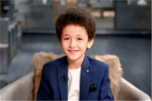 يوسف صلاح يتألق في «اسمعني شكرًا» ويكشف أسرار انطلاقته مع منّة شلبي وأحمد مكي