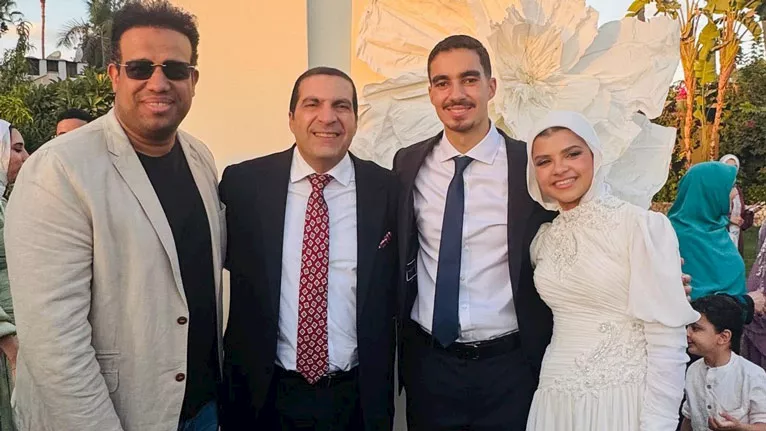 الداعية عمرو خالد يعلن عقد قران نجله “علي” وسط حضور إعلامي ودعوي بارز