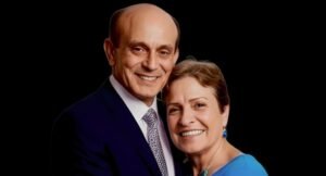 محمد صبحي يشيد بزوجته نيفين: "هي التي صنعت مستقبلي ووقفت بجانبي حتى أصبحت نجما"