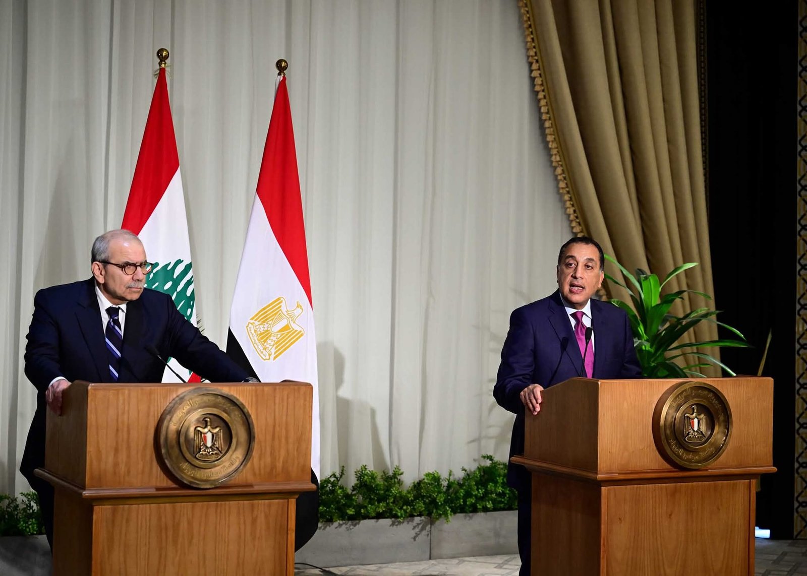 رئيس الوزراء: الشركات المصرية على أتم الاستعداد لمشاركة أشقائها في الجانب اللبناني 2 رئيس الوزراء: الشركات المصرية على أتم الاستعداد لمشاركة أشقائها في الجانب اللبناني