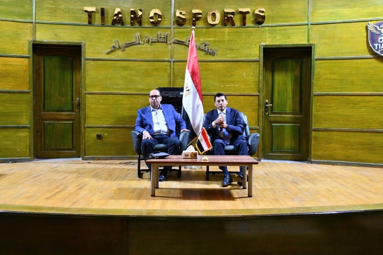 وزير الشباب والرياضة ورئيس اللجنة الأولمبية المصرية والاتحاد المصري للمصارعة يناقشون خطط الدعم المستقبلية لتطوير رياضة المصارعة 2 وزير الشباب والرياضة ورئيس اللجنة الأولمبية المصرية والاتحاد المصري للمصارعة يناقشون خطط الدعم المستقبلية لتطوير رياضة المصارعة