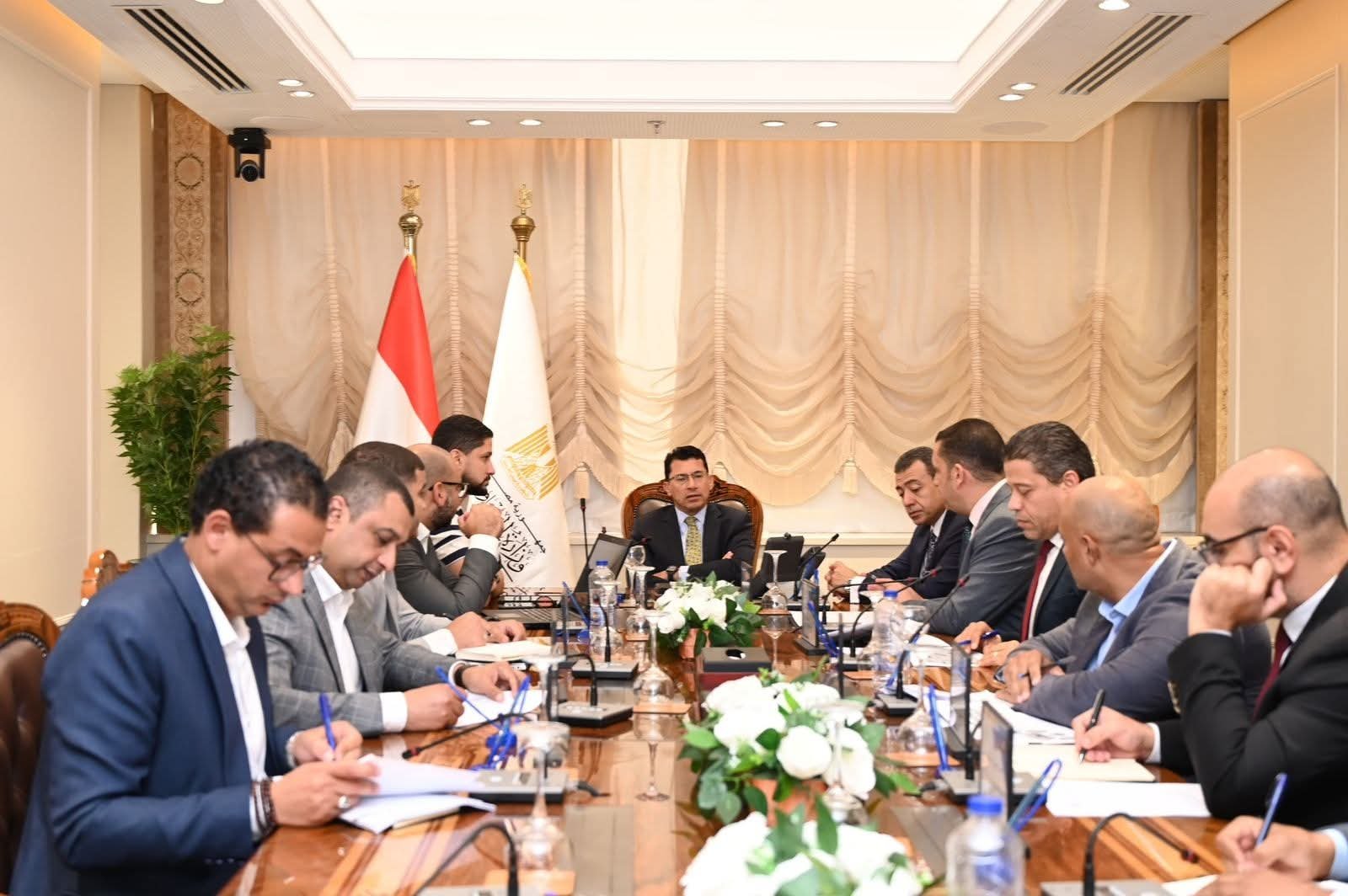 وزير الشباب والرياضة يبحث استعدادات استضافة مصر لماراثون زايد الخيري