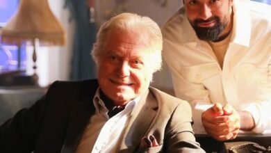 أحمد حاتم وحسين فهمي في لقطات من كواليس فيلم "قصر الباشا"