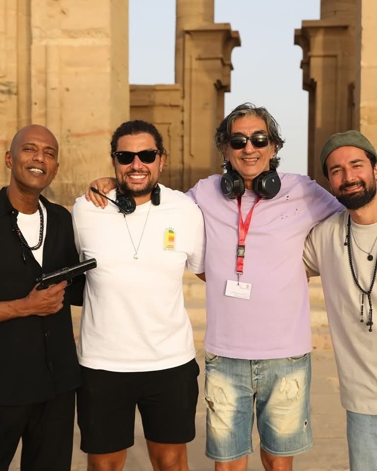 أحمد حاتم وحسين فهمي في لقطات من كواليس فيلم "قصر الباشا"