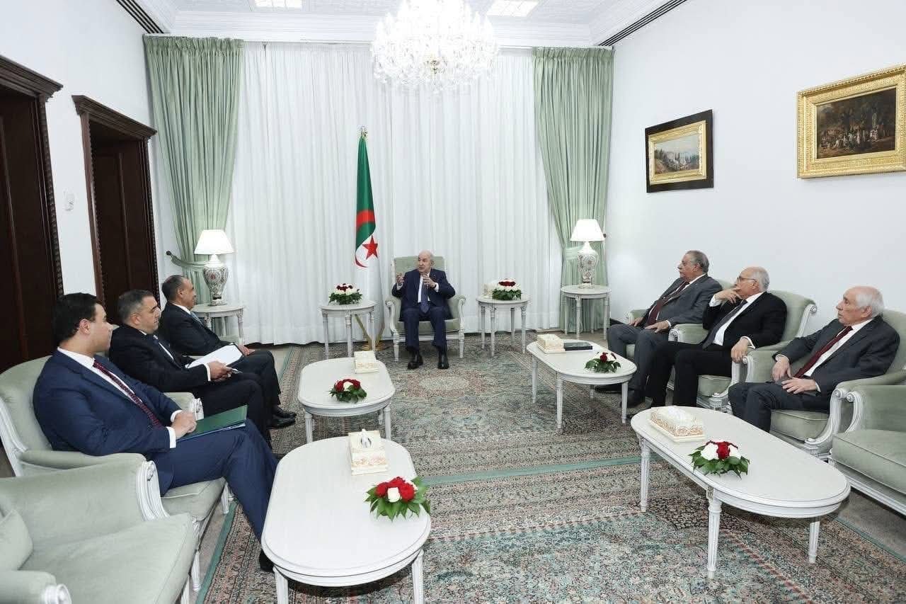 وزير الخارجية يلتقي الرئيس الجزائري