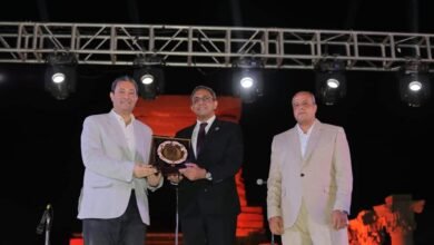 محافظ قنا يُكرم محافظ دمياط ضمن فعاليات مهرجان قنا للفنون والحرف التراثية