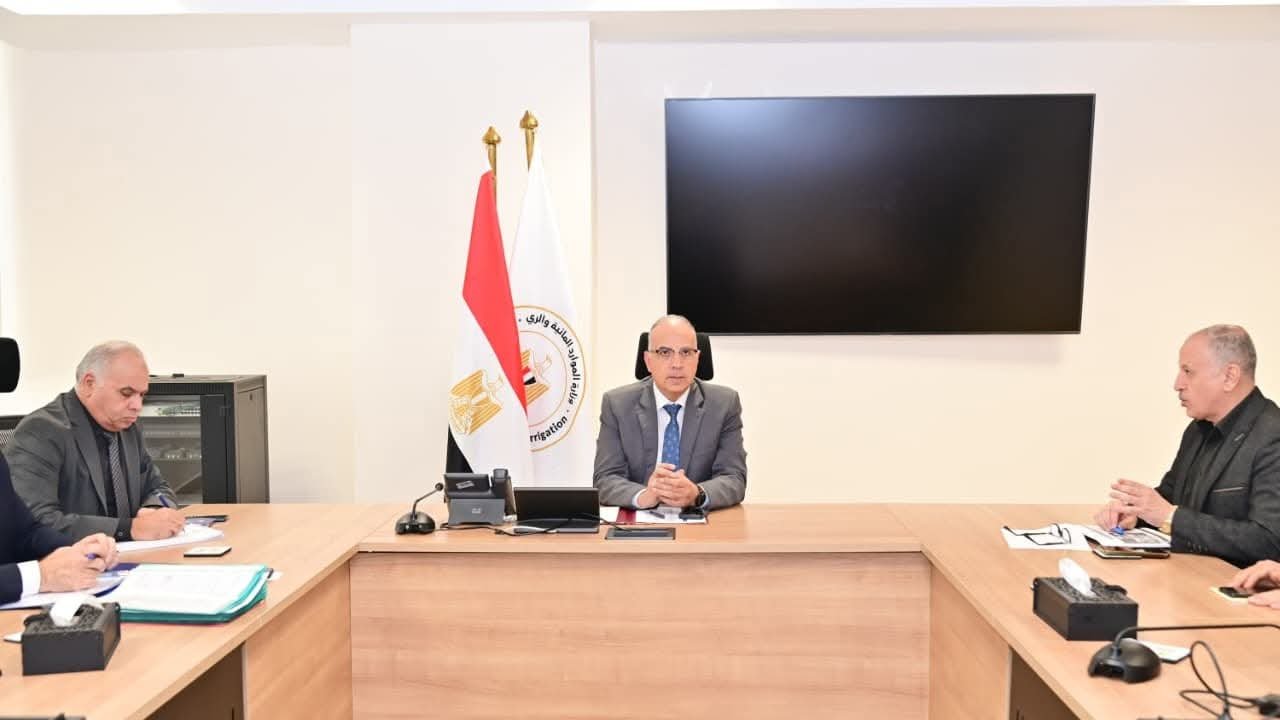 الدكتور سويلم يتابع حالة منظومة الري والصرف بمحافظة الفيوم