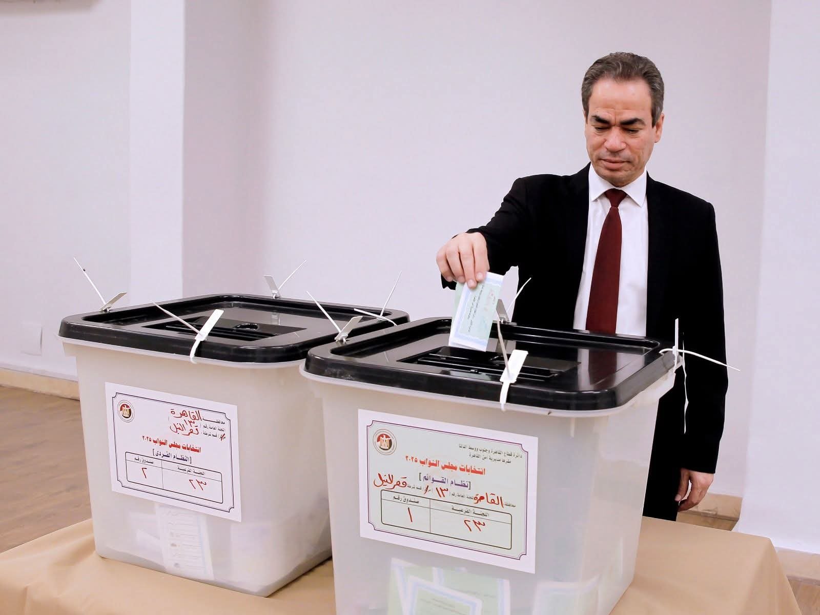 أحمد المسلماني يدلي بصوته في انتخابات مجلس النواب 2 أحمد المسلماني يدلي بصوته في انتخابات مجلس النواب