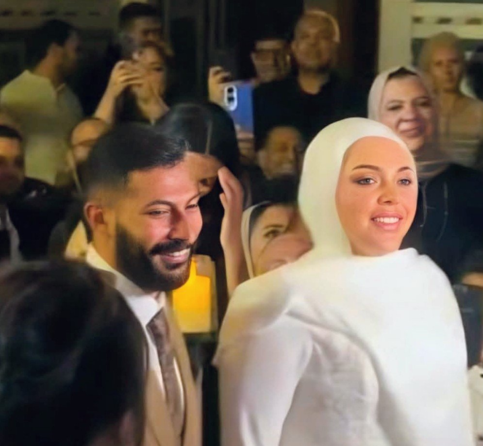 الفنان محمد هنيدي يحتفل بعقد قران ابنته فريدة في أجواء عائلية 2 الفنان محمد هنيدي يحتفل بعقد قران ابنته فريدة في أجواء عائلية