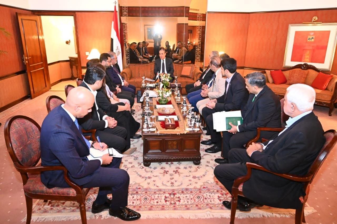 وزير الخارجية يلتقي قيادات غرف التجارة والصناعة ومسؤولي كبرى الشركات الباكستانية