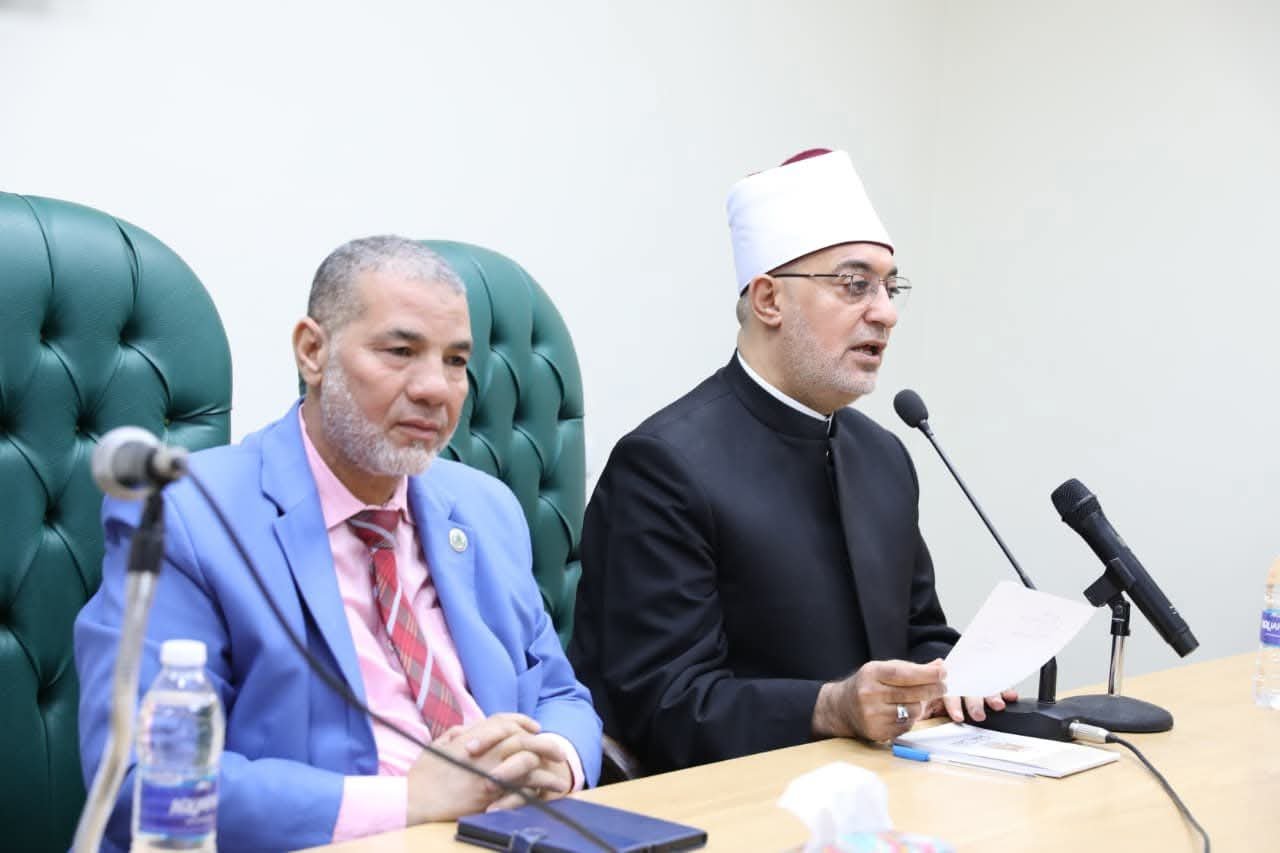 مفتي الجمهورية: الدين يجمع بين العقيدة والعبادة والسلوك لتثبيت القيم الأخلاقية وحماية المجتمع
